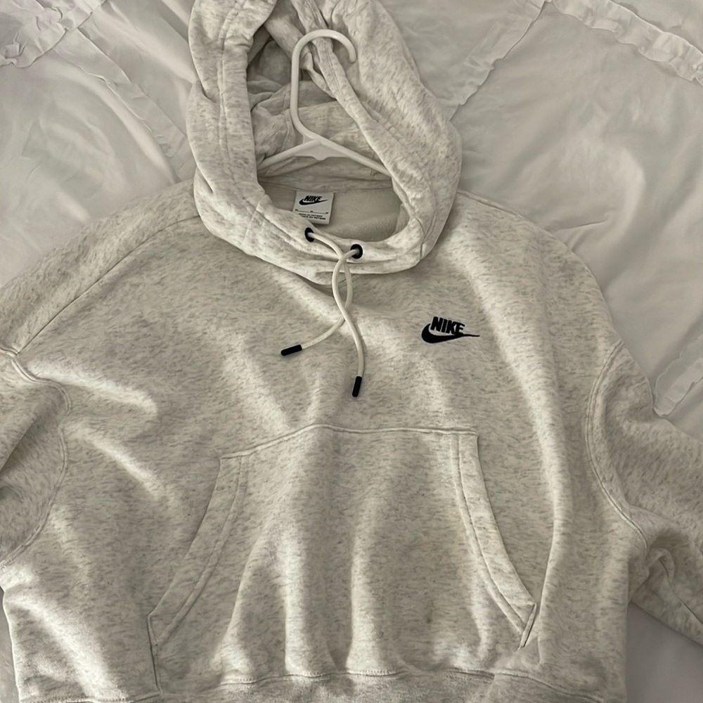 nike cropped hoodie